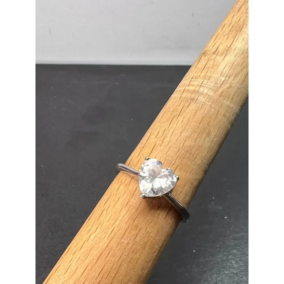 Cubic zirconia heart ring in sterling silver size 9 - Picture 11 of 11
